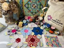 Load image into Gallery viewer, Ziggity Zag, 1" Hexagon Comfort Quilt Kit, 550 pieces