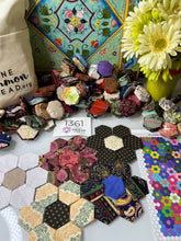 Load image into Gallery viewer, Vanderbilt&#39;s Garden,  1&quot; hexagons Throw Quilt Kit, 950 pieces