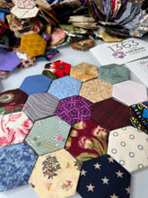 Load image into Gallery viewer, Astors Mix,  1&quot; hexagons Throw Quilt Kit, 600 pieces