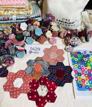 Load image into Gallery viewer, Shakespearean Ambition,  1&quot; Hexagons Throw Quilt Kit, 950 pieces