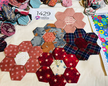 Load image into Gallery viewer, Shakespearean Ambition,  1&quot; Hexagons Throw Quilt Kit, 950 pieces