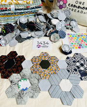 Load image into Gallery viewer, Art Deco, 1&quot; Hexagon Comfort Quilt Kit, 550 pieces