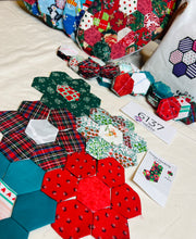 Load image into Gallery viewer, Christmas Holiday, Makes 2, 1&quot; Hexagons, 200 pieces