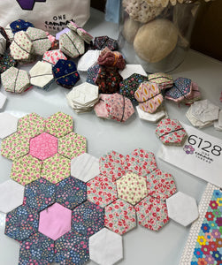 Mini Florals, 1" Hexagon Table Runner Kit, 375 pieces