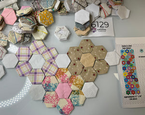 Dainty Blossoms, 1" Hexagon Table Runner Kit, 375 pieces