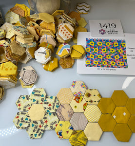 Daffodils, 1" Hexagon Comfort Quilt Kit, 620 pieces