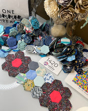 Load image into Gallery viewer, Romantic Obsession 1&quot; Hexagon Comfort Quilt Kit, 620 pieces