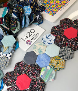 Romantic Obsession 1" Hexagon Comfort Quilt Kit, 620 pieces