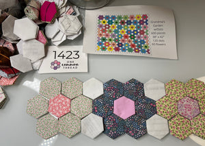 Pale Floral Majesty, 1" Hexagon Comfort Quilt Kit, 550 pieces