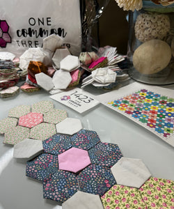 Pale Floral Majesty, 1" Hexagon Comfort Quilt Kit, 550 pieces