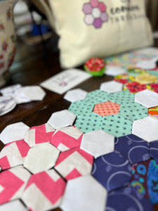 Bright Bouquet, 1" Hexagon Comfort Quilt Kit, 550 pieces