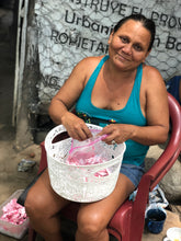 Load image into Gallery viewer, Olas, A Finished Quilt