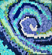 Load image into Gallery viewer, Olas, A Finished Quilt
