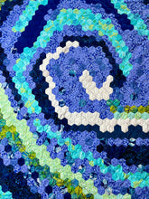 Load image into Gallery viewer, Olas, A Finished Quilt