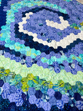 Load image into Gallery viewer, Olas, A Finished Quilt