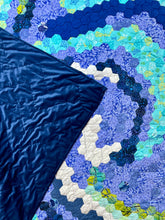 Load image into Gallery viewer, Olas, A Finished Quilt