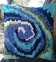 Load image into Gallery viewer, Olas, A Finished Quilt