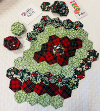 Load image into Gallery viewer, Christmas Stocking Diamonds, Makes 1, 1&quot; Hexagons, 100 pieces