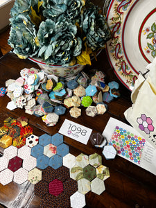 Fredricksberg, 1" Hexagons 600 piece, Comfort Throw Quilt Kit