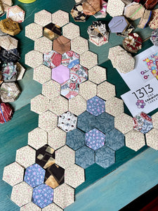 Amore or Amor You Decide, 1" Hexagon Table Runner Kit, 550 pieces